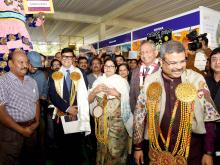 Shri Dharmendra Pradhan and Smt. Annpurna Devi visit an exhibition of the ULLAS Mela